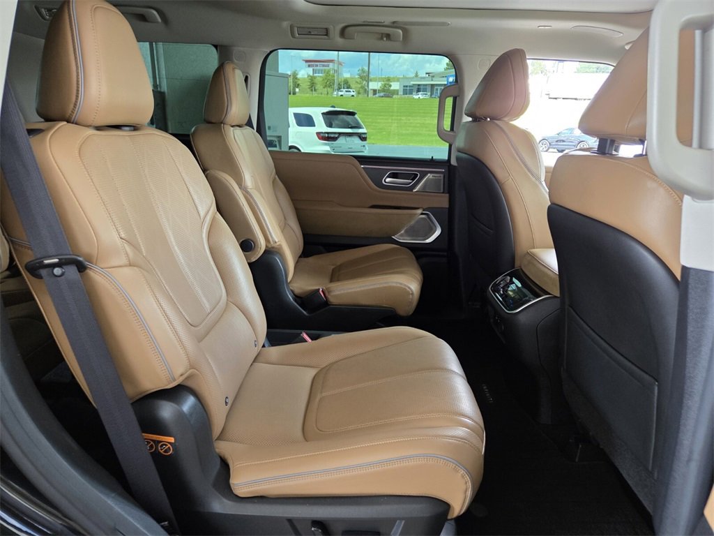 Used 2025 INFINITI QX80 Sensory image 21