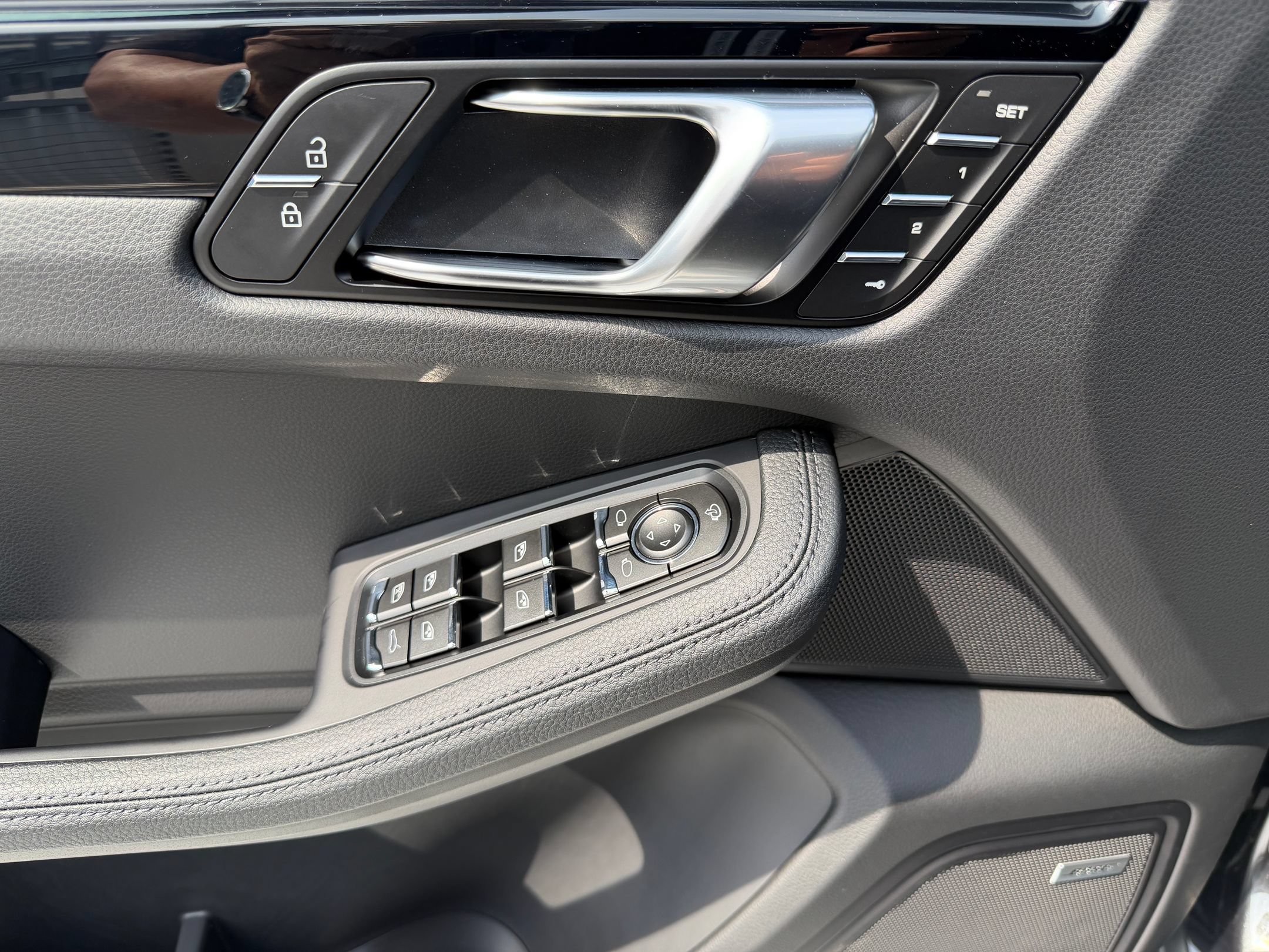 Used 2026 Porsche Macan AWD/4WD image 13
