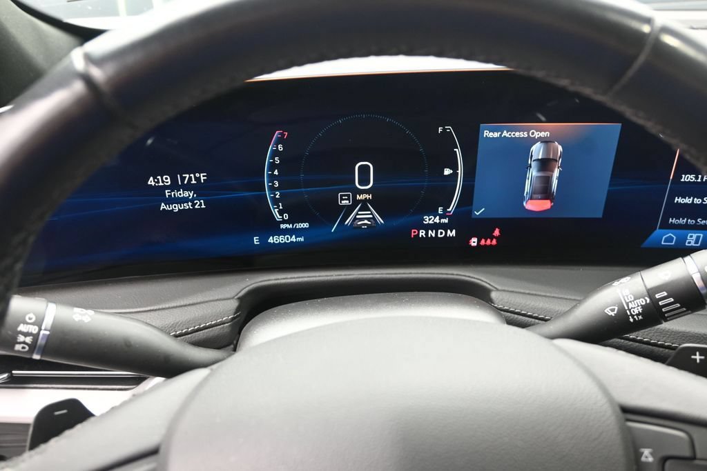 Used 2025 Cadillac XT4 Premium Luxury FWD image 17