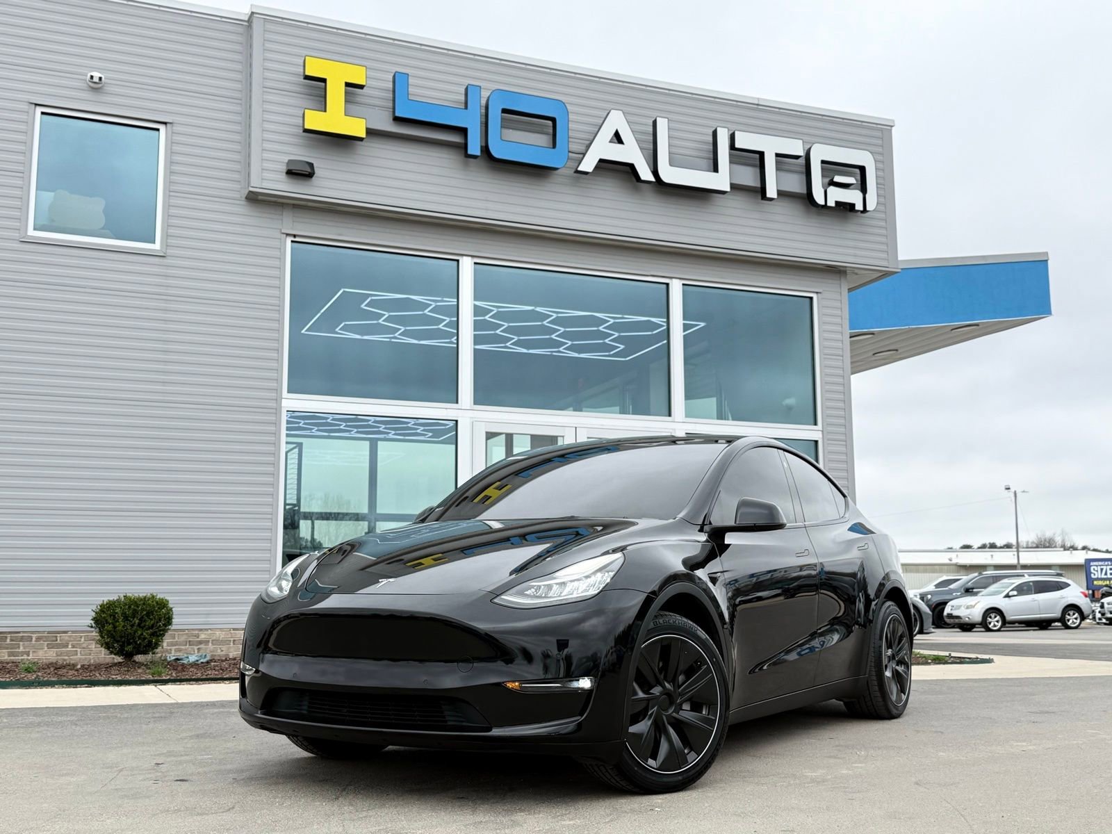 Used 2022 Tesla Model Y Long Range image 1