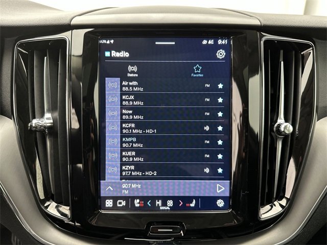 Used 2025 Volvo XC60 B5 Core image 16