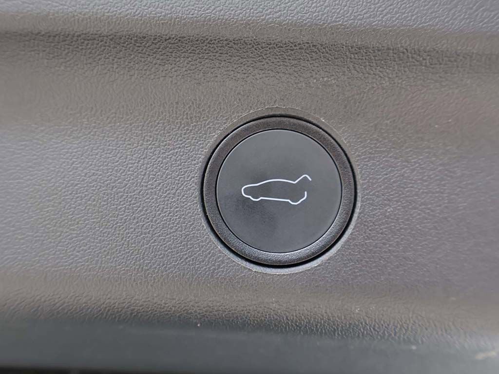 Used 2021 Tesla Model Y Long Range image 30