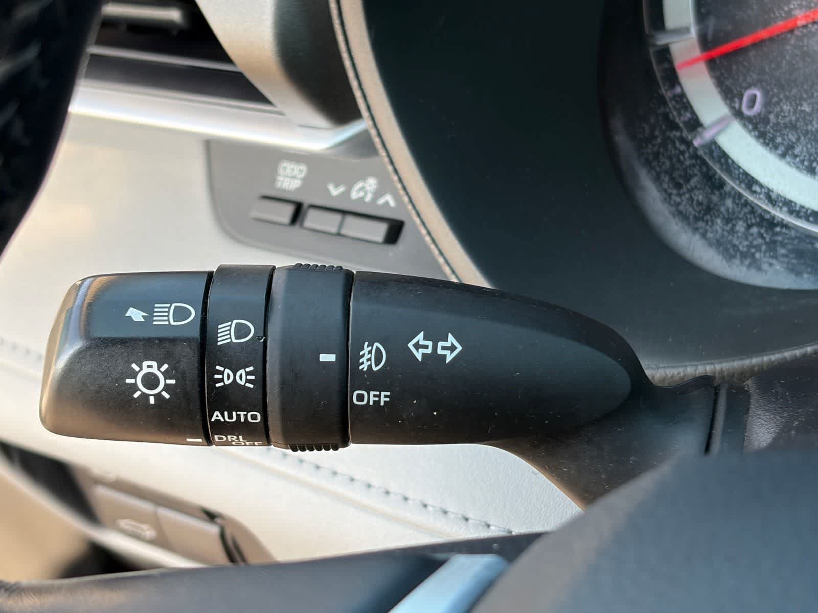 Used 2021 Toyota Highlander LE FWD image 23