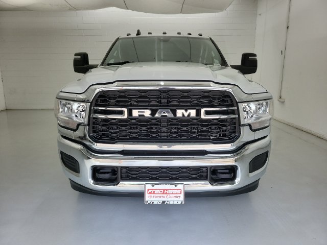 Used 2024 RAM 3500 Tradesman w/ Chrome Appearance Group AWD/4WD image 3