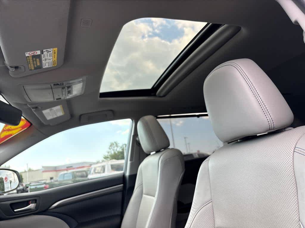 Used 2019 Toyota Highlander Limited AWD/4WD image 23