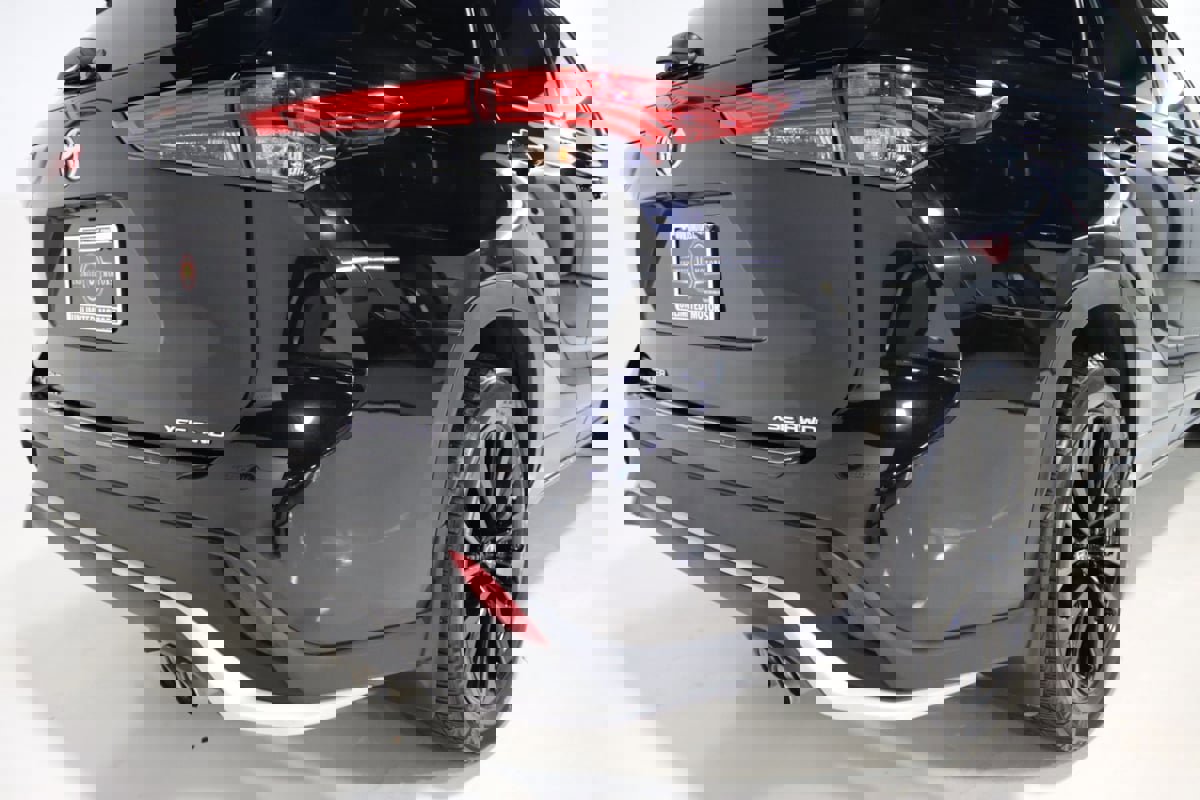 Used 2023 Toyota Highlander L image 9