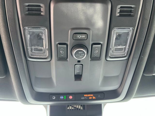 Used 2025 GMC Yukon XL Denali AWD/4WD image 21