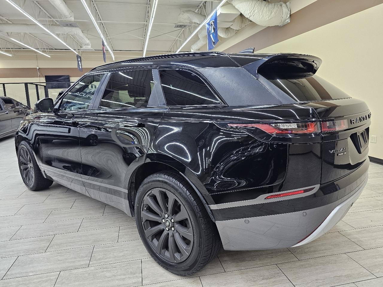 Used 2018 Land Rover Range Rover Velar R-Dynamic SE AWD/4WD image 8