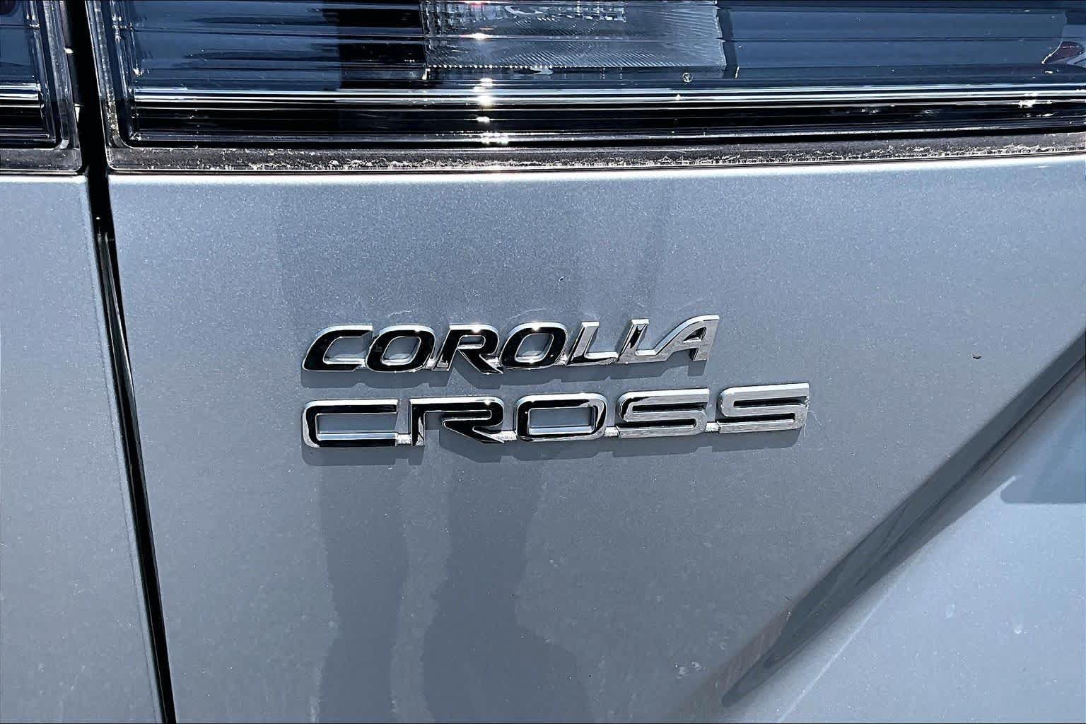 Used 2023 Toyota Corolla Cross XLE w/ Convenience Package AWD/4WD image 31