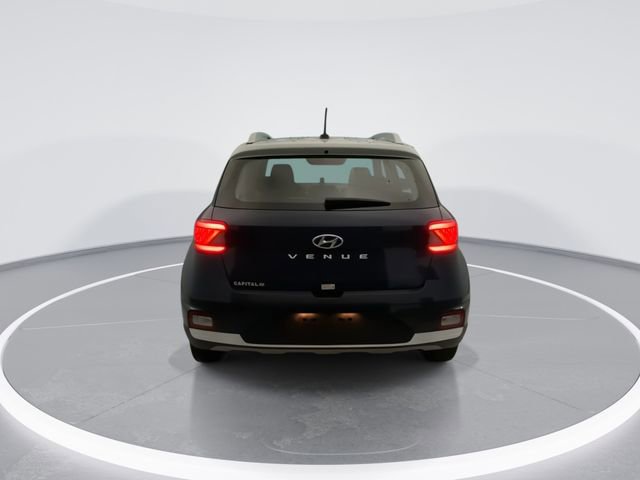 Used 2024 Hyundai Venue Limited image 3