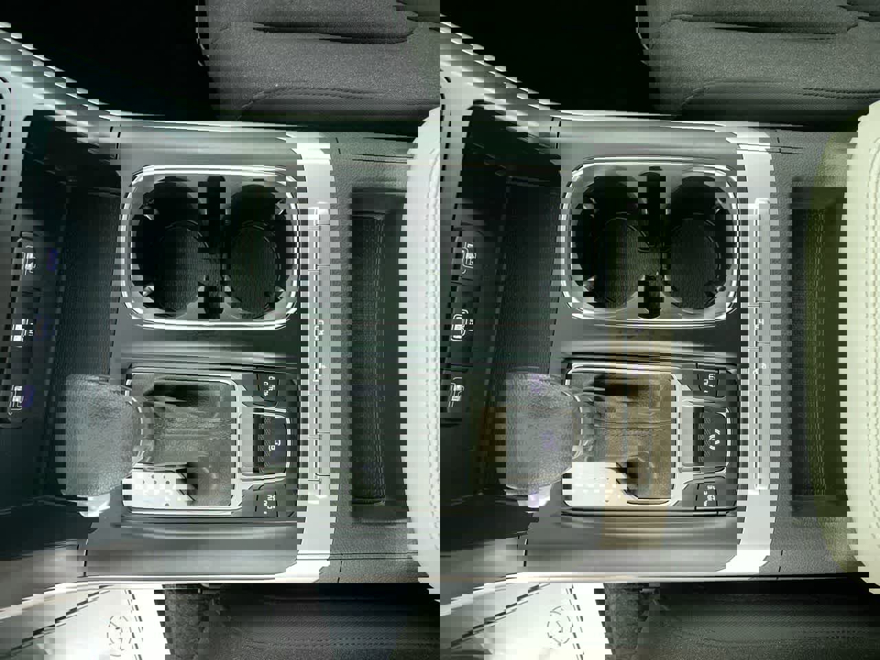 Used 2024 Kia Carnival LX image 27