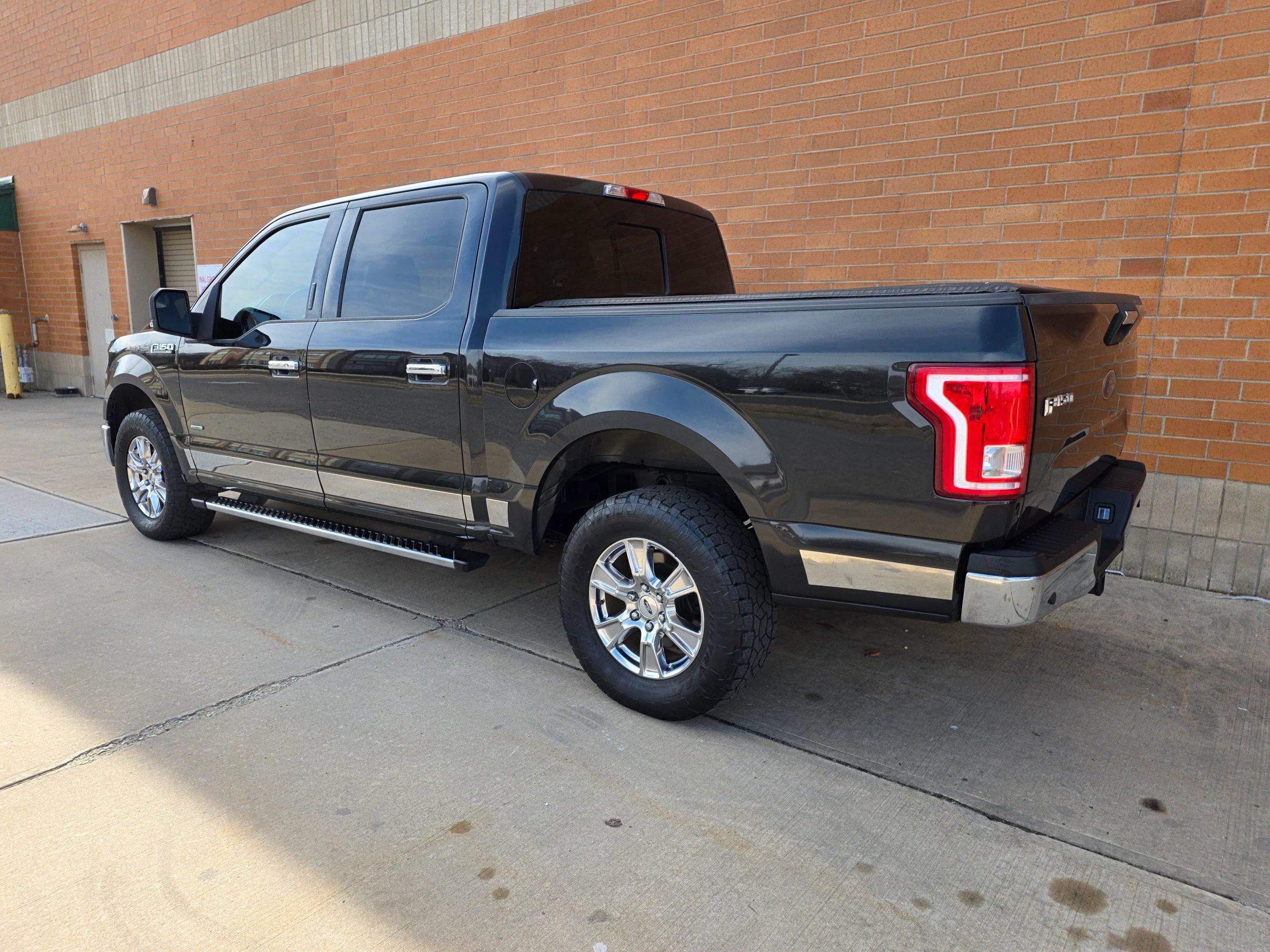 Used 2015 Ford F150 XLT w/ Equipment Group 302A Luxury image 5