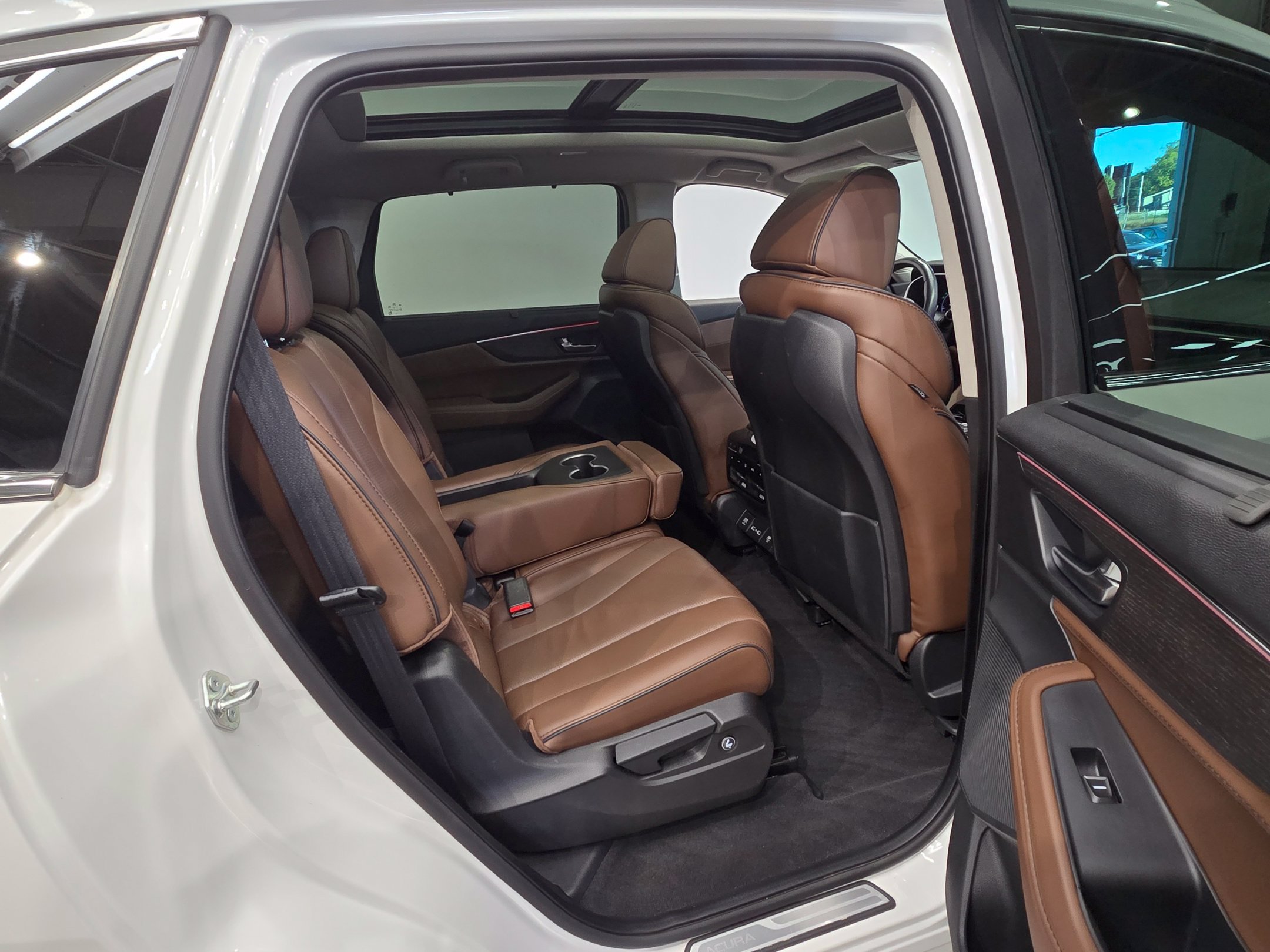 Used 2024 Acura MDX w/ Advance Package AWD/4WD image 9