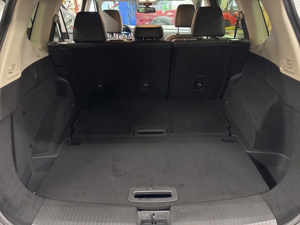 Certified 2025 Nissan Rogue SL image 25