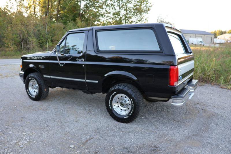 Used 1995 Ford Bronco XLT AWD/4WD image 8