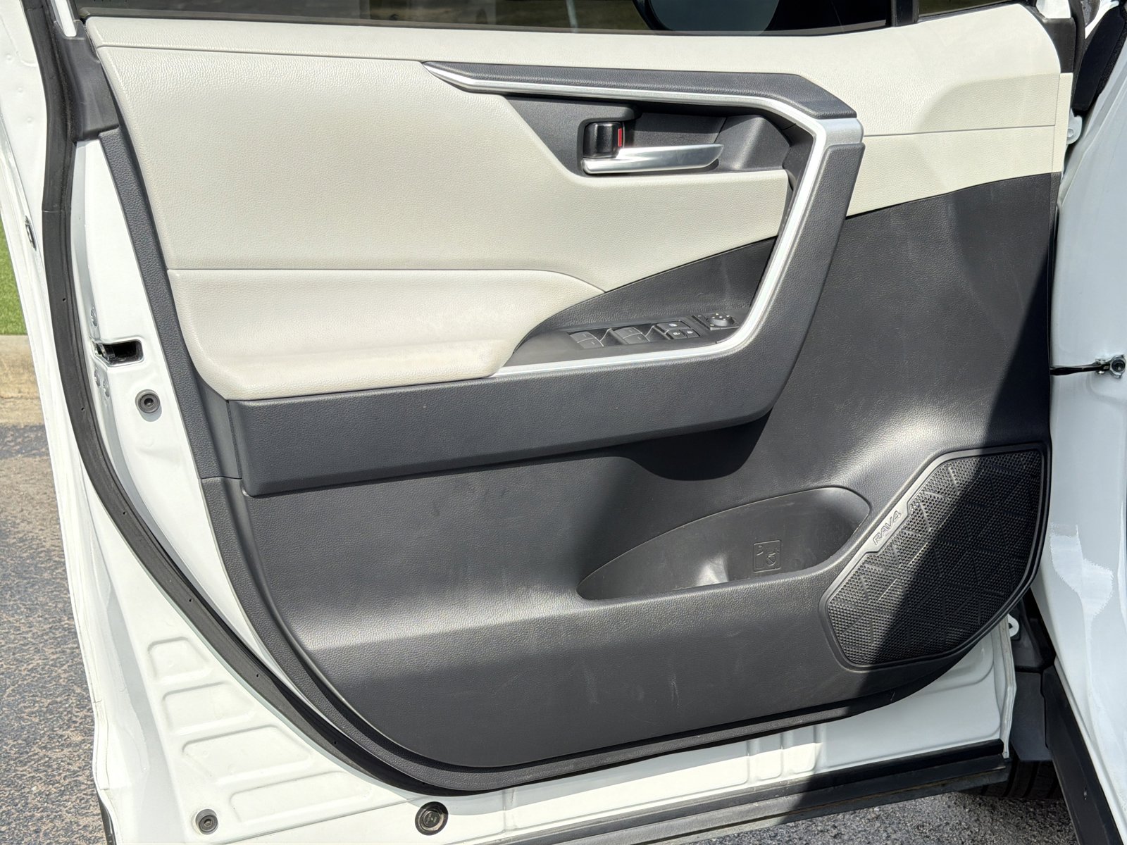 Used 2023 Toyota RAV4 XLE w/ Convenience Package FWD image 16