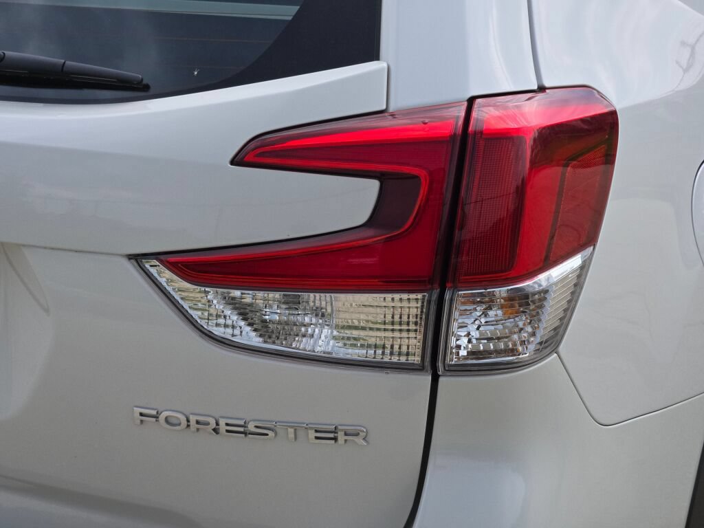 Used 2021 Subaru Forester AWD/4WD image 12