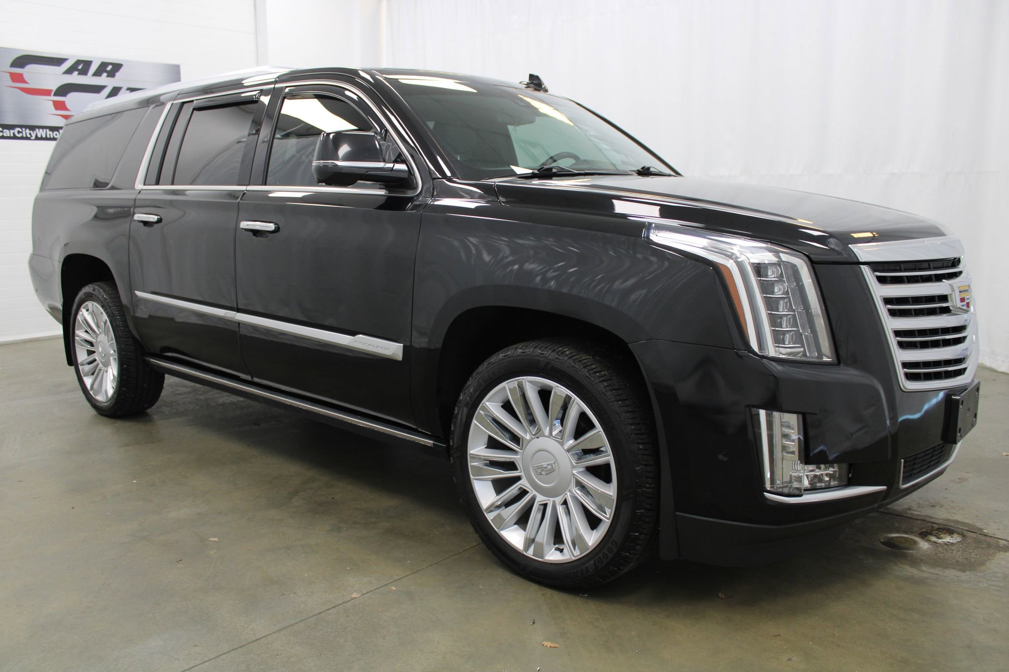 Used 2020 Cadillac Escalade ESV Platinum AWD/4WD image 4