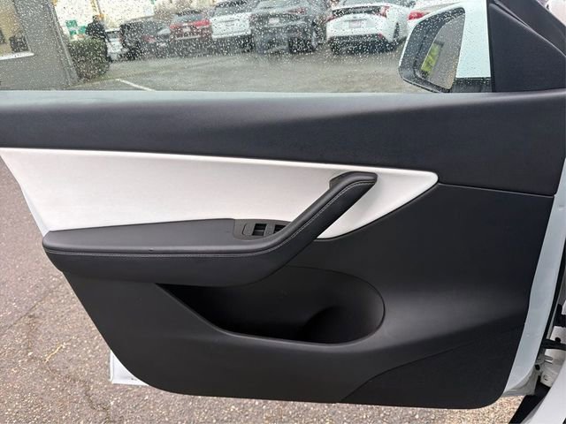 Used 2020 Tesla Model Y Long Range image 16