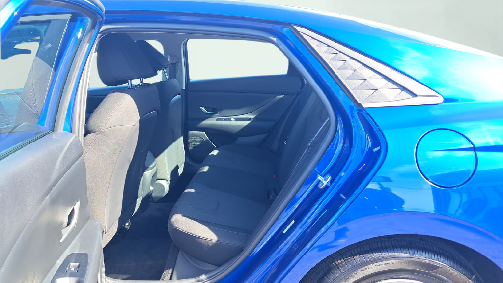 Used 2026 Hyundai Elantra SE FWD image 24
