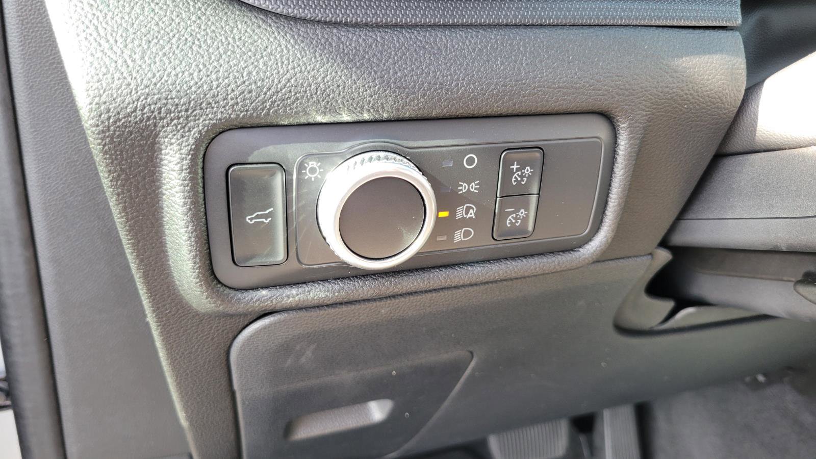 Used 2022 Ford Explorer Base image 22