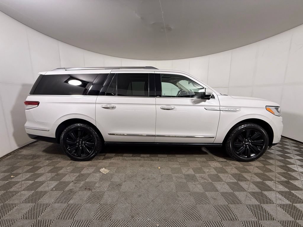 Certified 2024 Lincoln Navigator L Reserve AWD/4WD image 6