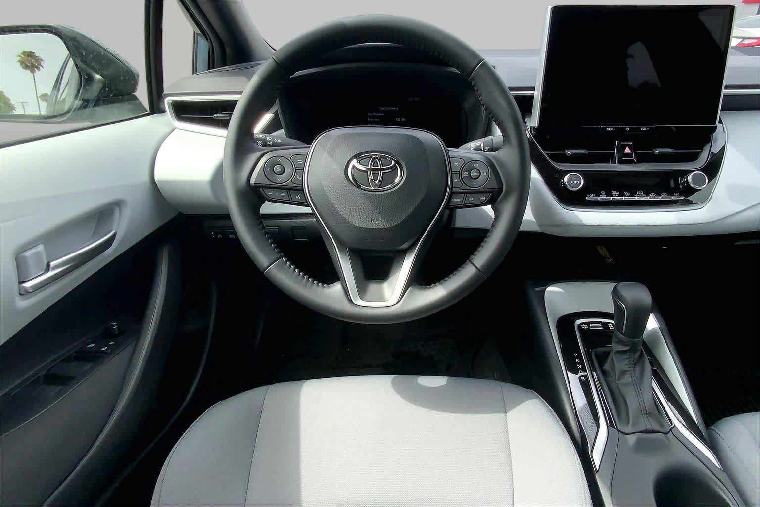 Used 2026 Toyota Corolla SE FWD image 5
