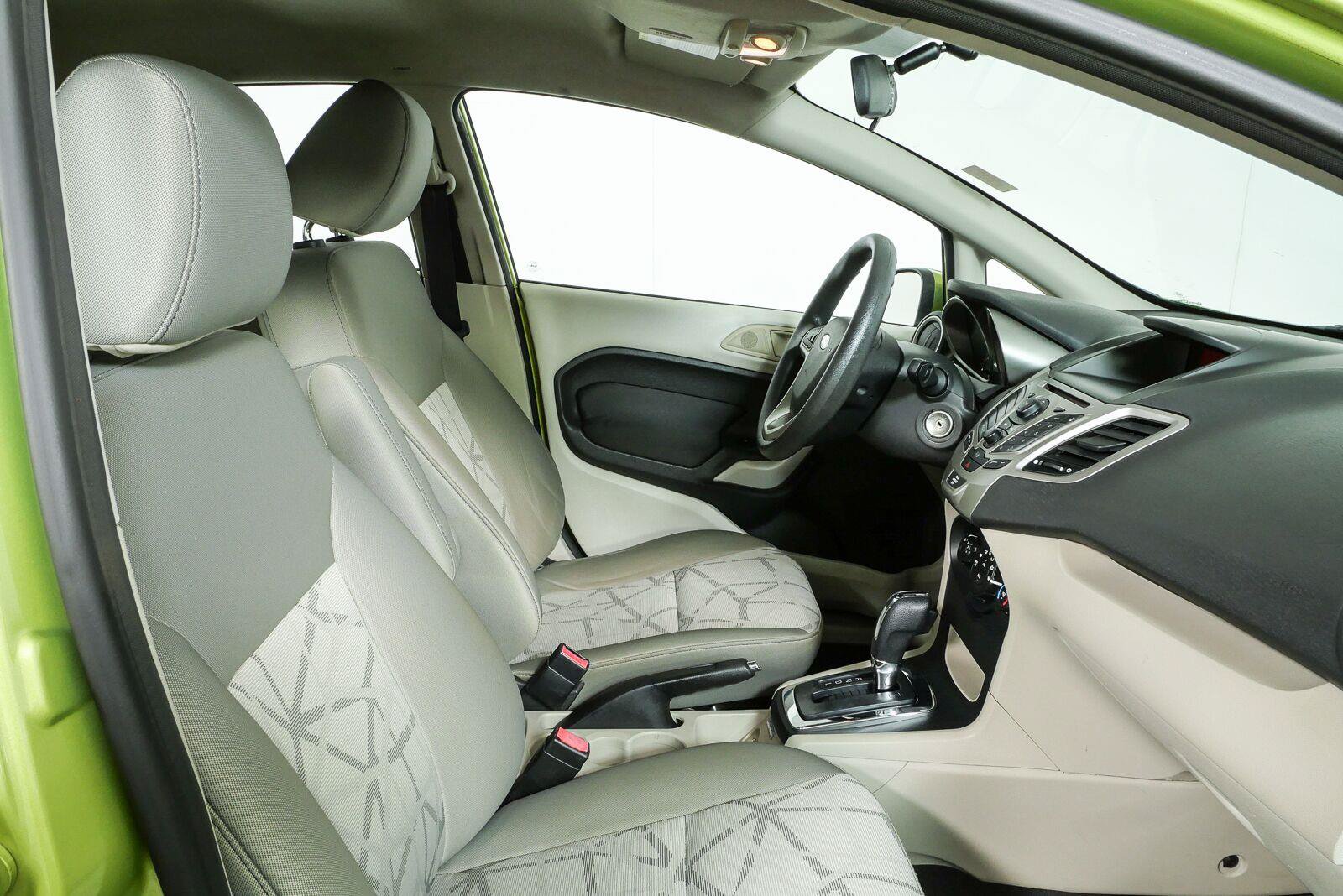 Used 2013 Ford Fiesta SE FWD image 20