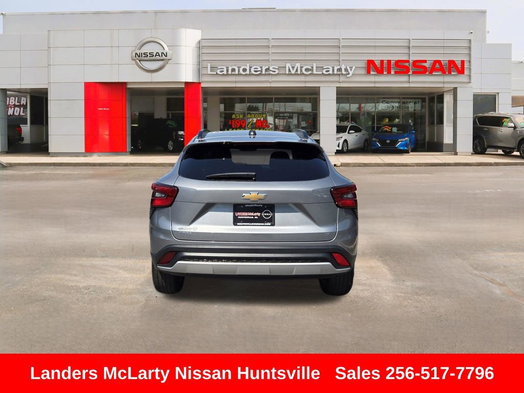 Used 2025 Chevrolet Trax LT FWD image 5
