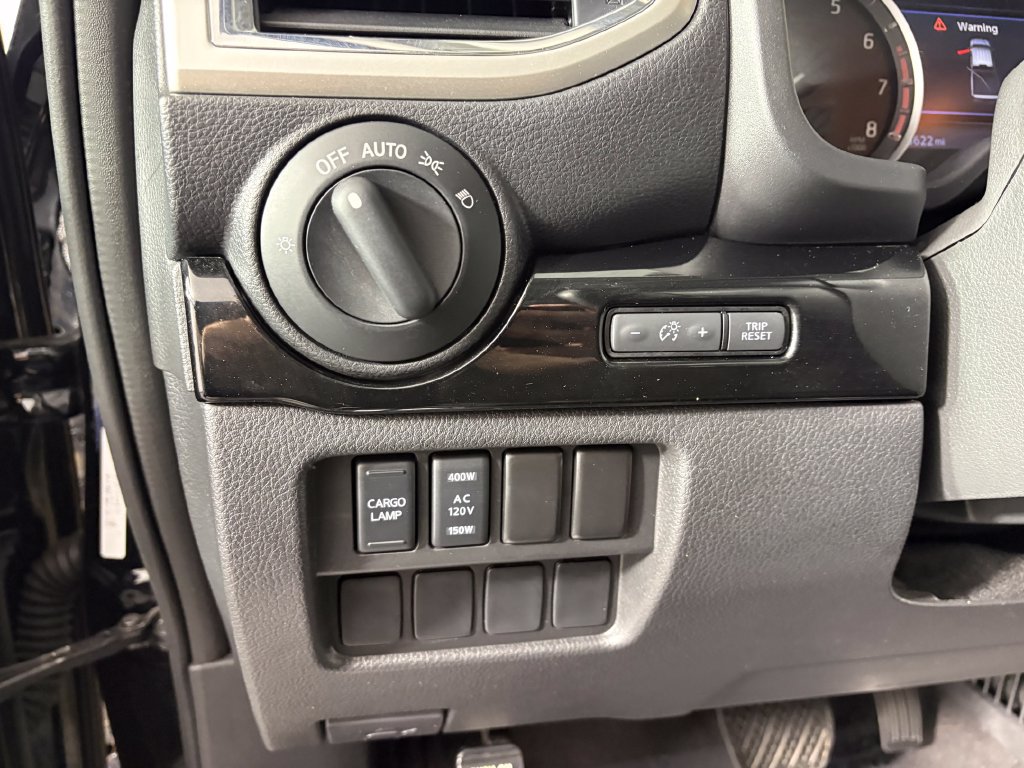 Used 2024 Nissan Titan SV w/ SV Convenience Package AWD/4WD image 13