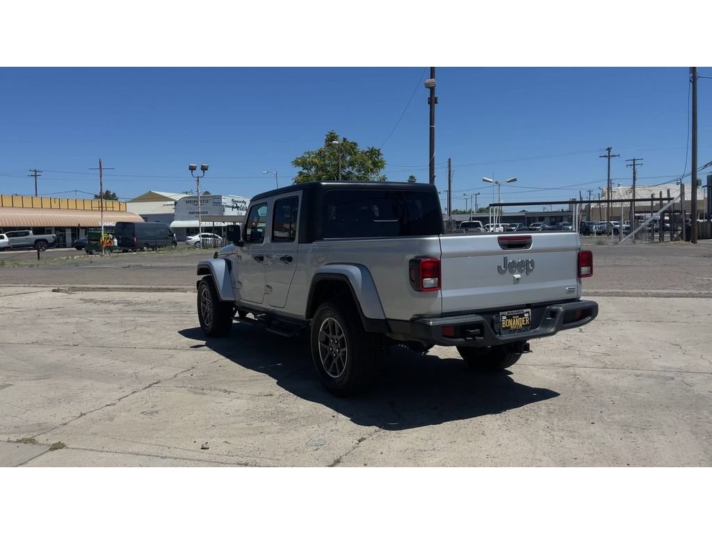 Used 2022 Jeep Gladiator Overland w/ Popular Equipment Package AWD/4WD image 9
