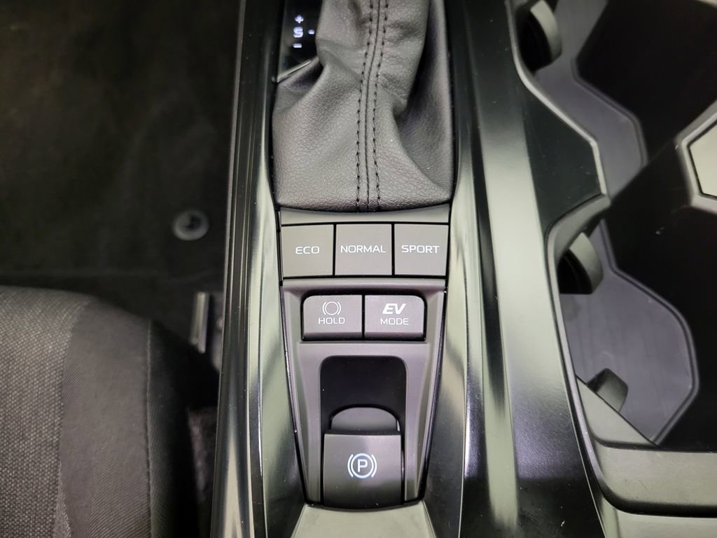 Used 2025 Toyota Camry LE FWD image 6