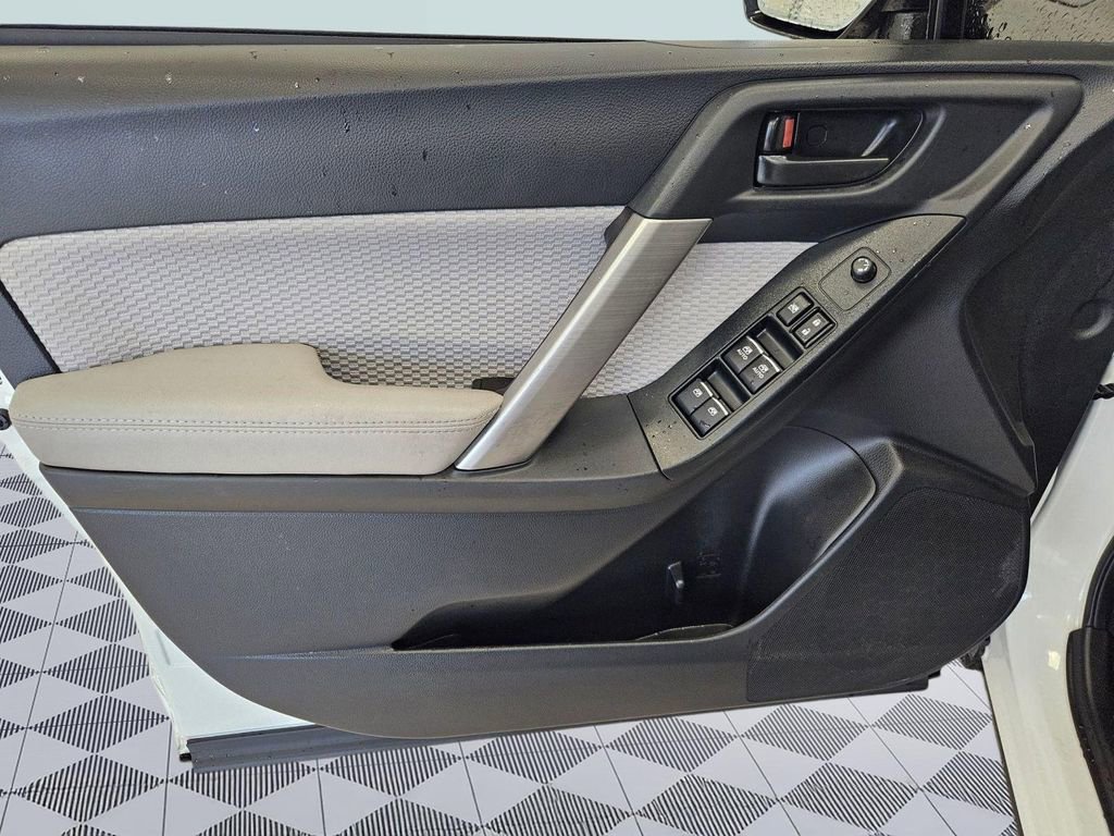 Used 2017 Subaru Forester 2.5i Premium image 10