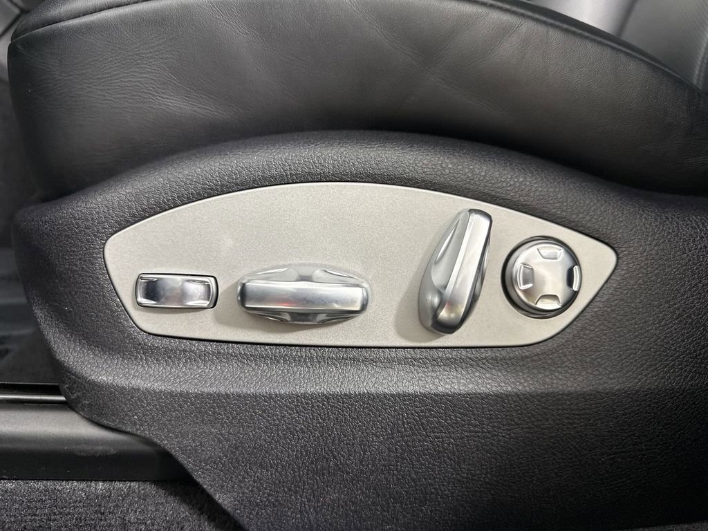 Certified 2024 Porsche Macan Turbo image 40