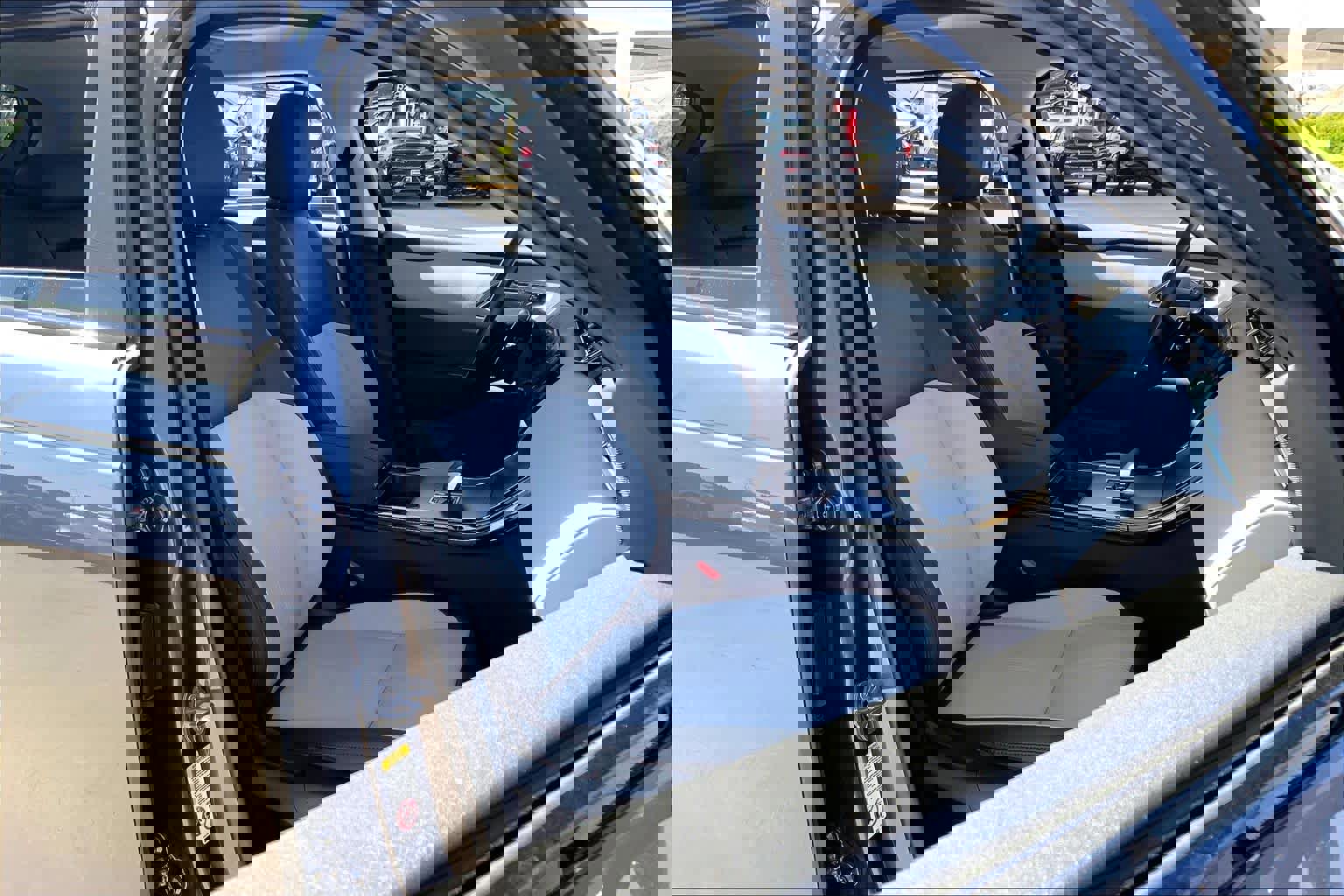 Used 2025 Land Rover Range Rover Velar Dynamic SE image 8