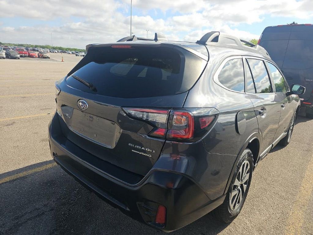 Used 2022 Subaru Outback Premium image 4