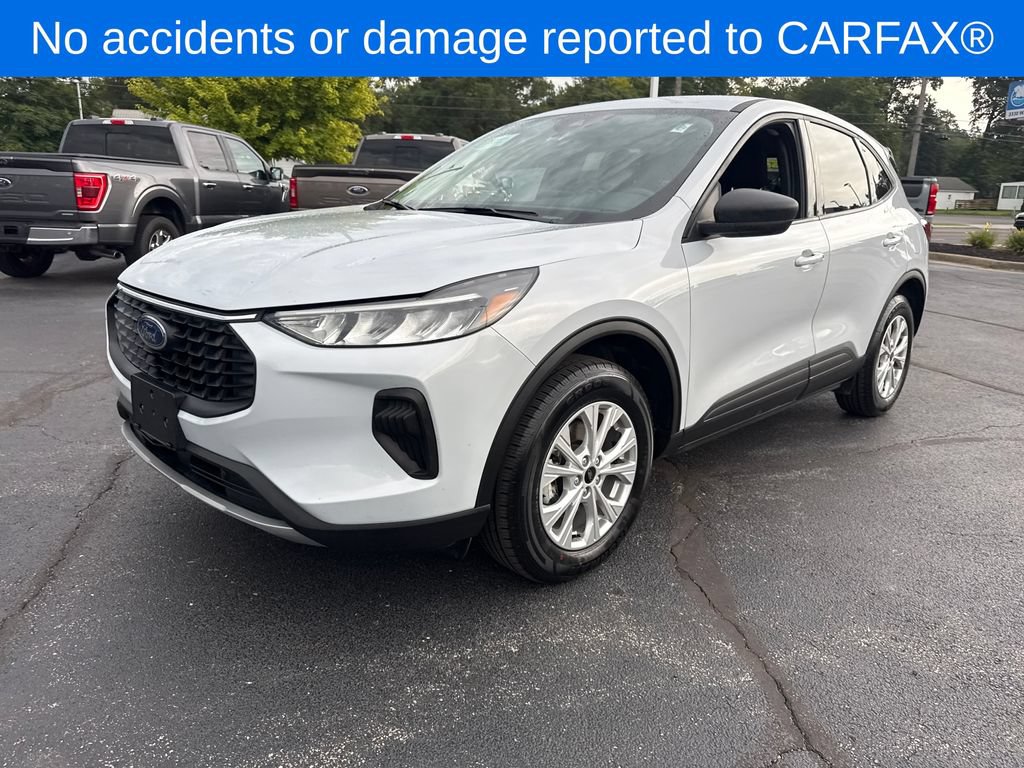 Used 2025 Ford Escape Active AWD/4WD image 2