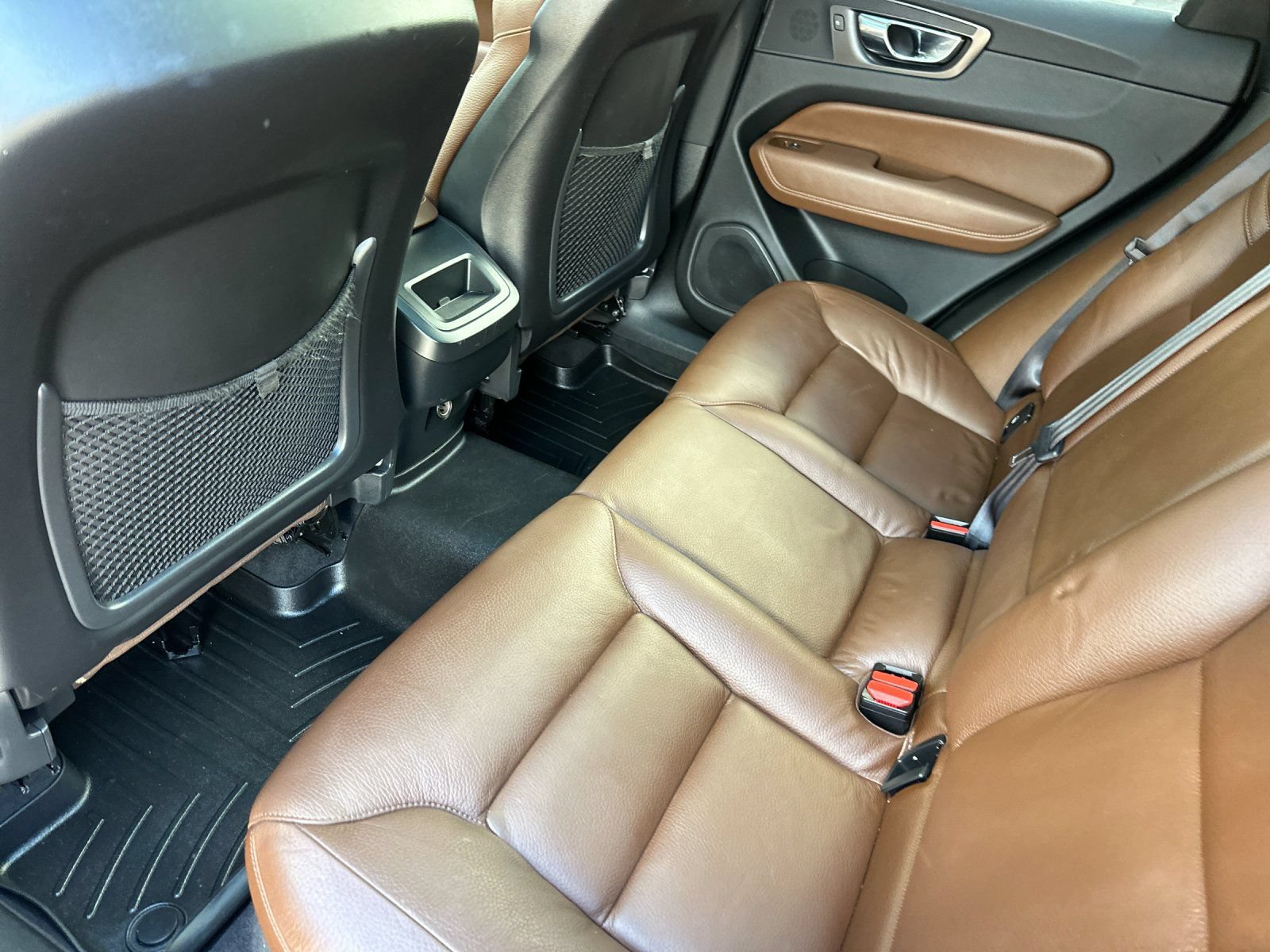 Used 2019 Volvo XC60 T6 Momentum w/ Multimedia Package AWD/4WD image 12