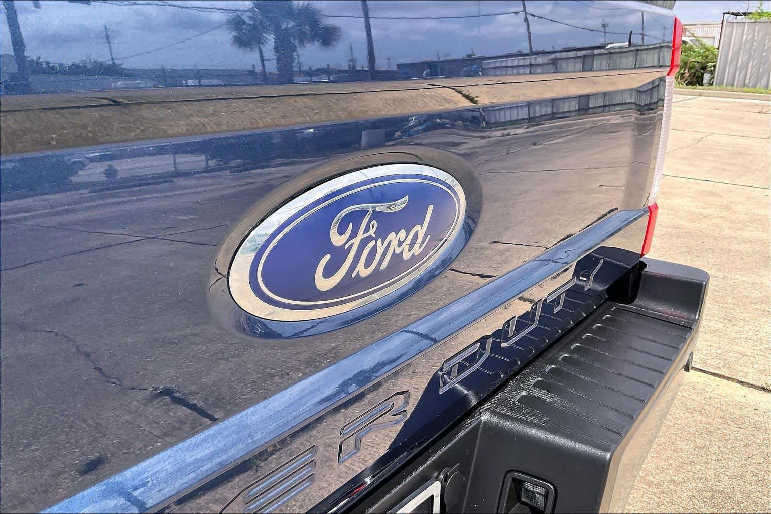 Used 2017 Ford F250 Lariat w/ FX4 Off-Road Package AWD/4WD image 30
