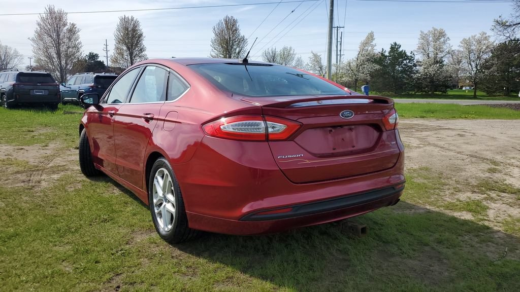 Used 2015 Ford Fusion SE FWD image 3