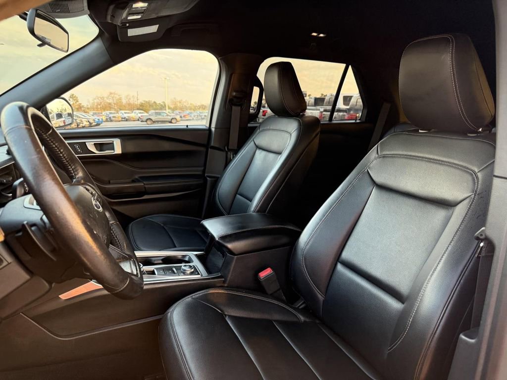 Used 2020 Ford Explorer XLT w/ Equipment Group 202A image 11