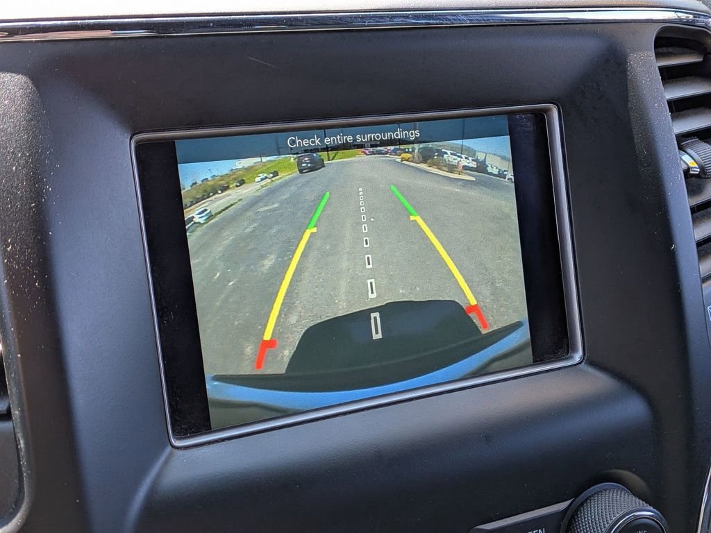 Used 2019 Jeep Grand Cherokee Laredo AWD/4WD image 29