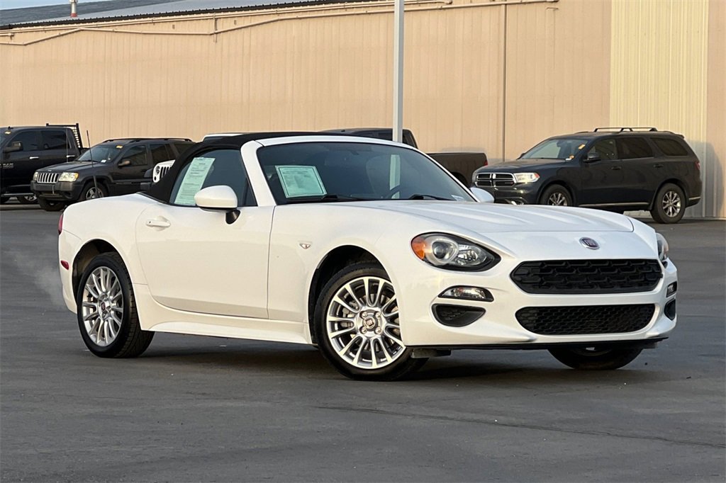 Used 2017 FIAT 124 Spider Classica image 3