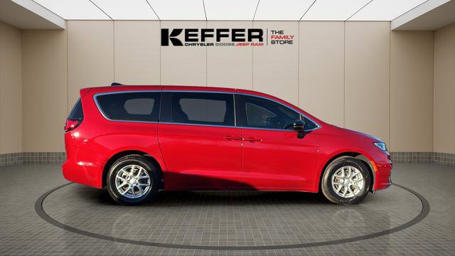New 2026 Chrysler Pacifica Select image 6