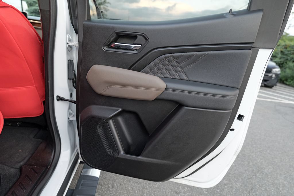 Used 2024 GMC Canyon Denali AWD/4WD image 30