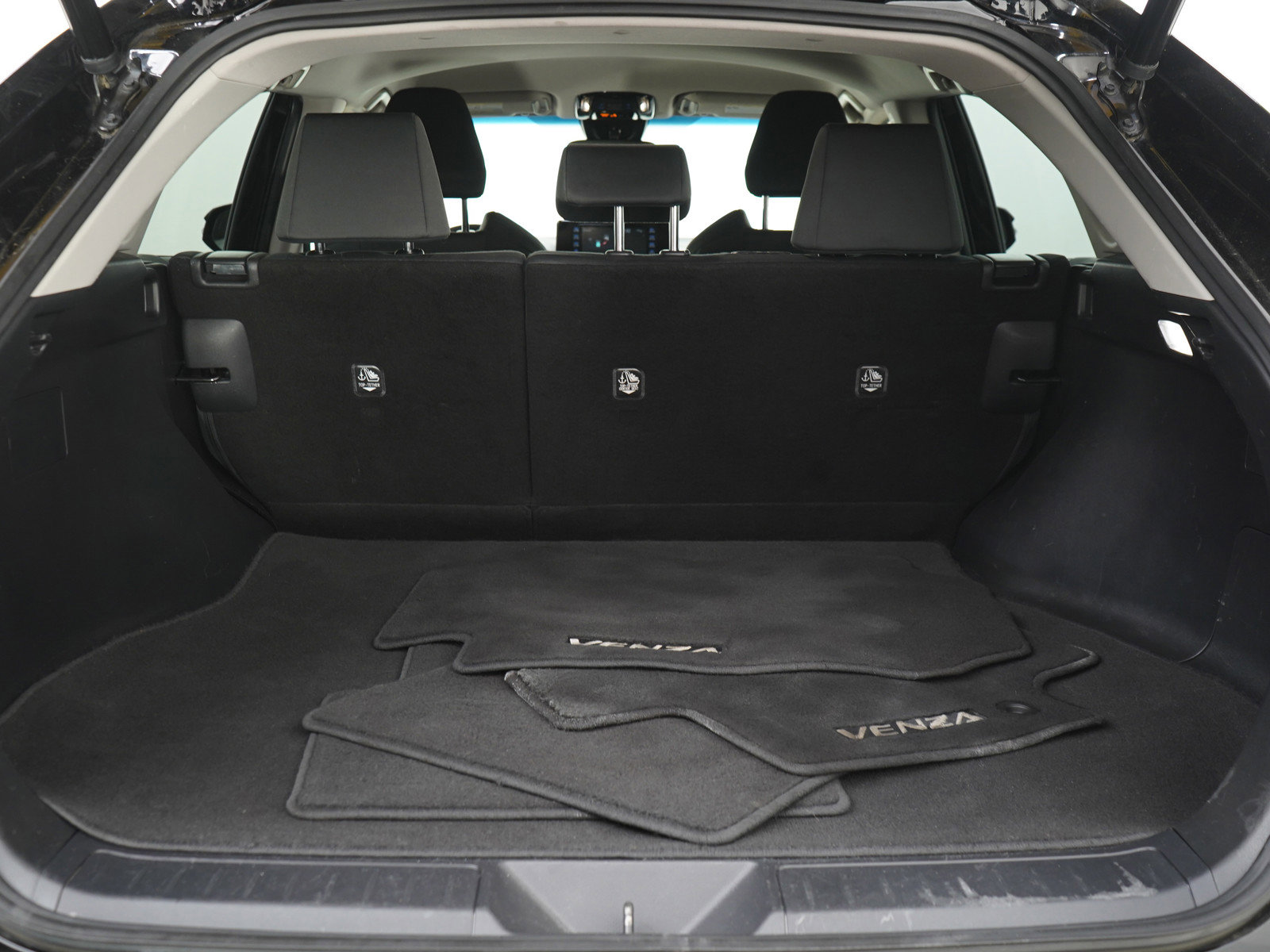 Used 2021 Toyota Venza LE w/ Carpet Mat Package (TMS) AWD/4WD image 9