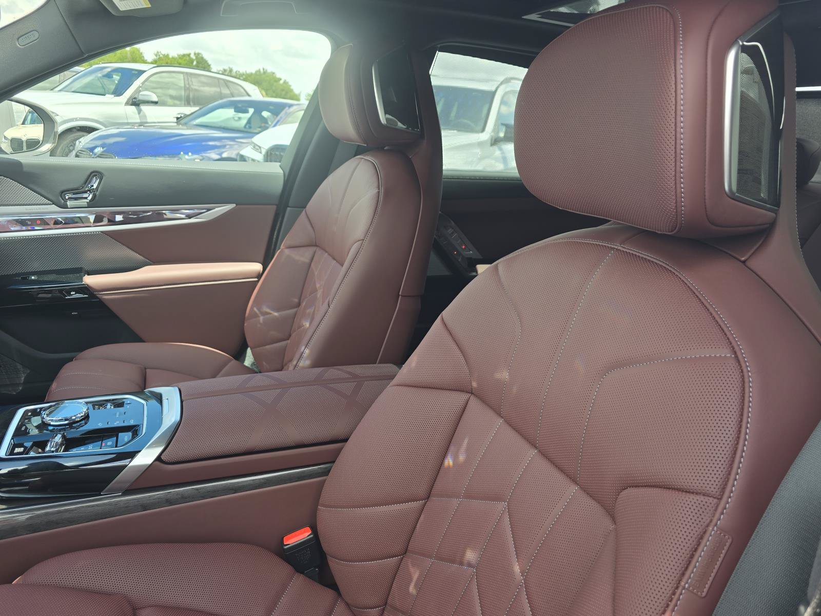 New 2026 BMW 750e xDrive w/ Premium Package AWD/4WD image 22