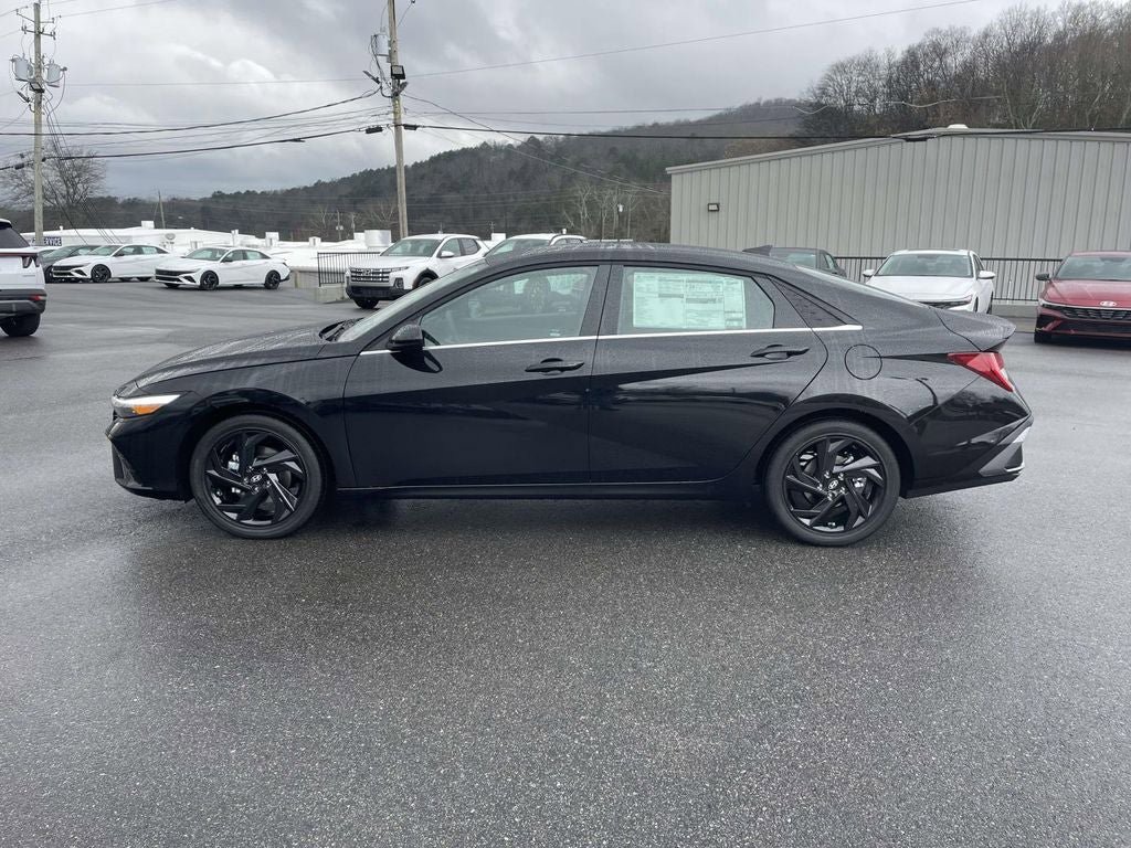 New 2026 Hyundai Elantra SEL Sport Premium image 2