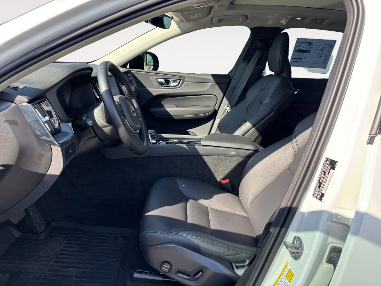 New 2025 Volvo XC60 B5 Core w/ Climate Package image 9