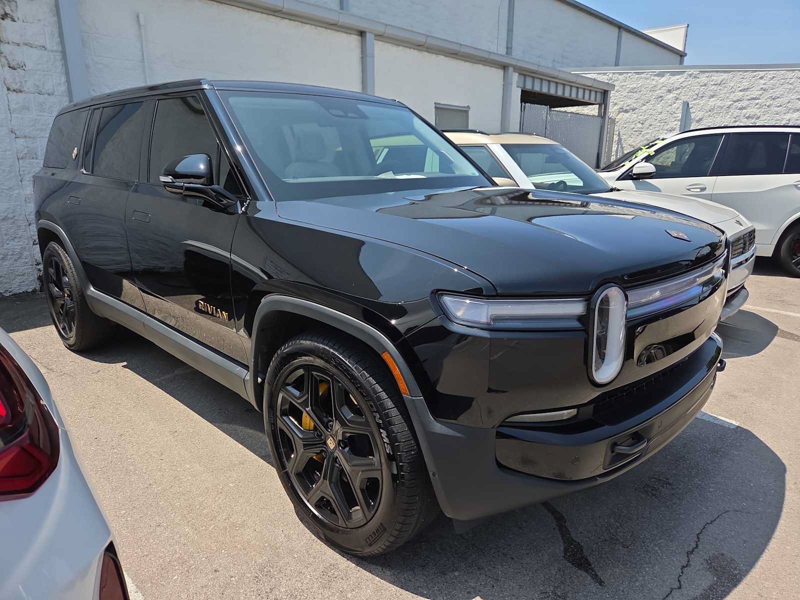 Used 2025 Rivian R1S Premium AWD/4WD video 1
